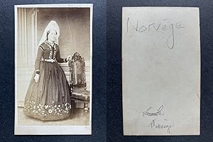 Norway, Norvège, portrait de jeune femme, costume