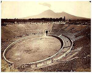 Italie, Pompei, Anfiteatro e Vesuvio