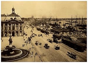 France, Bordeaux, panorama de La Place de la Bourse et de la Rade