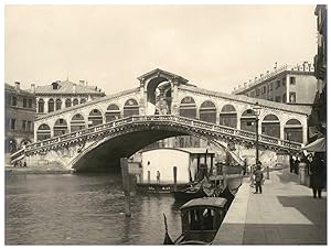Italie, Venezia, Ponte di Rialto e gondole