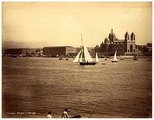 France, Marseille, Avant Port Neuf et Vue de la Cathédrale La Major