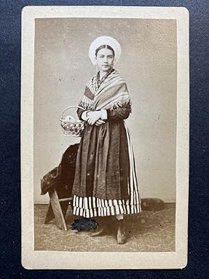 France, Femme en costume traditionnel, vintage albumen print, ca.1870