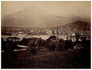 Suisse, Lucerne, panoramavue sur la ville et le Pilate, N.D. photo.