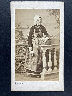 Duclos, Femme Quimpéroise en Costume Traditionnel, vintage CDV albumen print