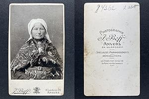 Beff, Anvers, femme en costume