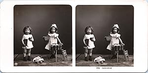 Fillettes jouant à la lavandière, Vintage print, ca.1900, Stéréo