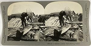 Japon, Ouvriers travaillant dans une cour à bois, Vintage silver print, ca.1900, Stéréo