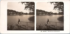 Allemagne, Ostsee, Fumeur près de l'étang du moulin, Vintage print, ca.1900, Stéréo