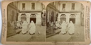 Algérie, Alger, Femmes Arabes en promenade, Vintage print, circa 1890, Stéréo