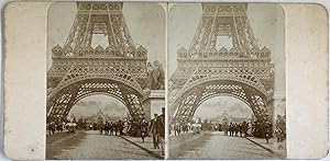 France, Paris, Vue du Champ de Mars sous la Tour Eiffel, Vintage print, circa 1900, Stéréo