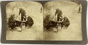 Guerre 1914/18, Soldats français préparant un repas dans un village belge, Vintage silver print, ...