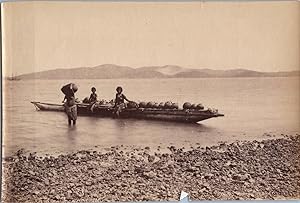 Nouvelle Guinée, Sur une barque, Vintage print, circa 1890