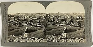 USA, Pennsylvanie, Hazleton, Fillette regardant la ville minière, Vintage silver print, 1902, Stéréo