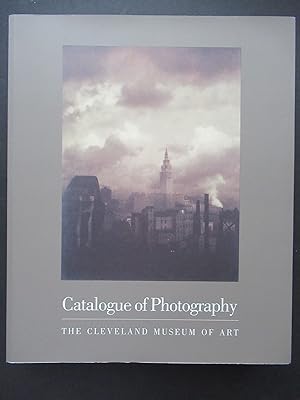 Imagen del vendedor de CATALOGUE OF PHOTOGRAPHY / THE CLEVELAND MUSEUM OF ART a la venta por First Folio    A.B.A.A.