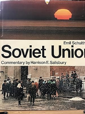 Imagen del vendedor de SOVIET UNION a la venta por Front Range Books, LLC