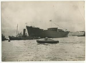 Imagen del vendedor de Pressefoto: Un nouveau cargo ppour la marine marchande Francaise. Un cargo de 7.200 tonnes le "Volta". a la venta por Antiquariat Ralf Rindle