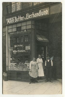 Postkarte: Hamburg: Milch-, Butter und Eierhandlung Arthur Hamann.