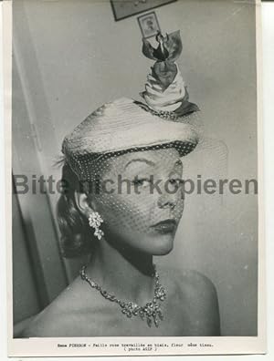 Pressefoto: Emma Pierron - Faille travaillee en biais - 1951.