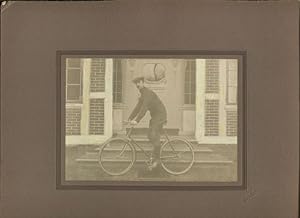 Fotografie: Radfahrer um 1908.
