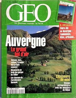 Géo N° 245. Auvergne, avec un supplément de 36 pages, Nomades du Népal. Juillet 1999.