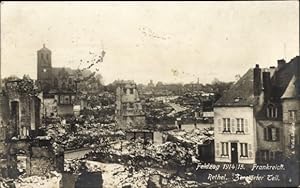 Ansichtskarte / Postkarte Rethel Ardennes, Zerstörter Teil des Ortes, Häuserruinen, Kriegszerstör...