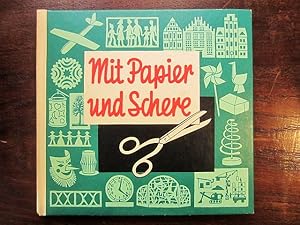 Imagen del vendedor de Mit Papier und Schere. Eine nach Techniken und Themen zusammengestellte Anleitung fr geschnittene Papierarbeiten a la venta por Rudi Euchler Buchhandlung & Antiquariat