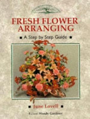 Bild des Verkufers fr Fresh Flower Arranging: A Step by Step Guide (Crowood Gardening Guides) zum Verkauf von WeBuyBooks