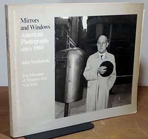Bild des Verkufers fr MIRRORS AND WINDOWS - AMERICAN PHOTOGRAPHY SINCE 1960 zum Verkauf von Livres 113