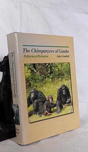 Imagen del vendedor de THE CHIMPANZEES OF GOMBE. Patterns of Behaviour a la venta por A&F.McIlreavy.Buderim Rare Books