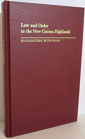 Bild des Verkufers fr Law and Order in the New Guinea Highlands Encounters with Enga zum Verkauf von Evolving Lens Bookseller