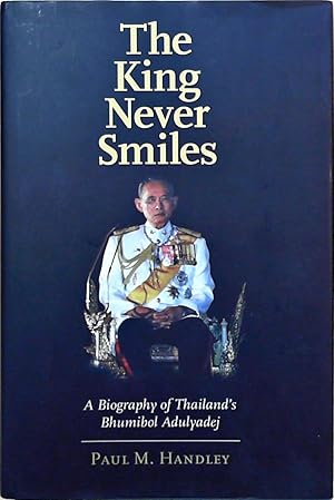 Bild des Verkufers fr The King Never Smiles: A Biography of Thailand's Bhumibol Adulyadej zum Verkauf von Berliner Bchertisch eG