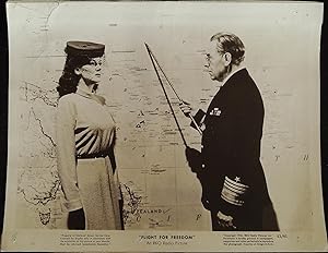 Bild des Verkufers fr Flight for Freedom 8 x 10 Still 1943 Rosalind Russell, Fred MacMurray zum Verkauf von AcornBooksNH