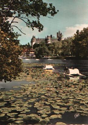 Immagine del venditore per POSTAL 56429: Pierrefonds L Etang et le Chteau venduto da EL BOLETIN