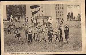 Ansichtskarte / Postkarte Stolz weht die Flagge schwarz-weiß-rot, Kinder spielen Soldaten, 1. WK