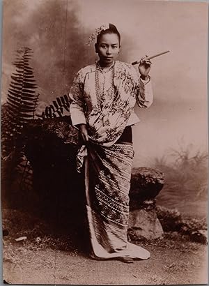 Myanmar, Portrait d'une jeune femme élégante 2, Vintage print, circa 1900