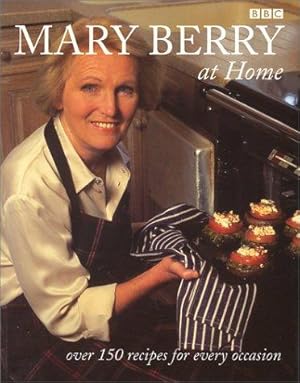 Image du vendeur pour Mary Berry at Home: Over 150 Recipes for Every Occasion mis en vente par WeBuyBooks