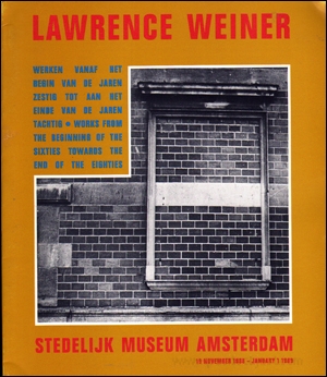 Image du vendeur pour Lawrence Weiner : Werken Vanaf het Begin van de Jaren Zestig tot aan Het Einde van de Jaren Tachtig / Works from the Beginning of the Sixties Towards the End of the Eighties mis en vente par Specific Object / David Platzker