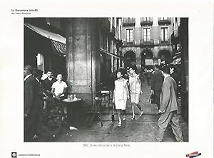 Seller image for LAMINA 16045: Seoras en la Plaza Real. 1962 for sale by EL BOLETIN