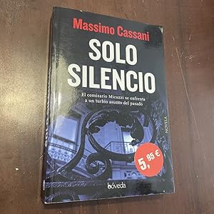 Seller image for Solo silencio for sale by Kavka Libros