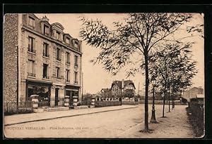 Image du vendeur pour Carte postale Nouveau Versailles, Place St-Antoine, cote droit mis en vente par Bartko-Reher