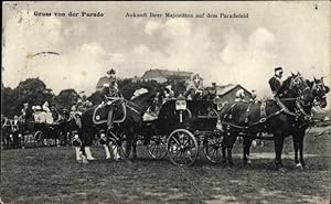 Ansichtskarte / Postkarte Gruß von der Parade, Ankunft Ihrer Majestäten auf dem Paradefeld, Kutsche