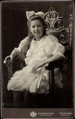 Kabinett Foto Kinderportrait, Mädchen auf einem Stuhl sitzend - Fotograf Jean Baptiste Feilner, B...
