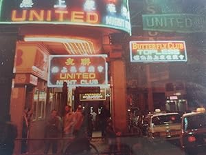 Image du vendeur pour Hong Kong Scene - Original signed and numbered photograph by Greg Girard mis en vente par Vancouver Books