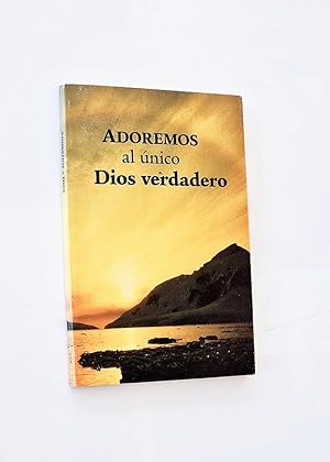 Imagen del vendedor de ADOREMOS AL NICO DIOS VERDADERO a la venta por Libros con Vidas