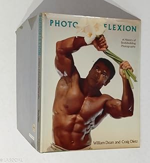 Bild des Verkufers fr Photoflexion: a history of bodybuilding photography zum Verkauf von La Social. Galera y Libros