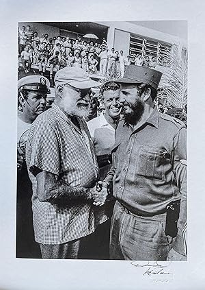 Bild des Verkufers fr Alberto KORDA   Photo signe   Ernest Hemingway et Fidel Castro zum Verkauf von Manuscripta