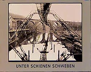 Bild des Verkufers fr Unter Schienen schweben. Photographien vom Bau der Schwebebahn in Wuppertal vor 100 Jahren. zum Verkauf von WeBuyBooks