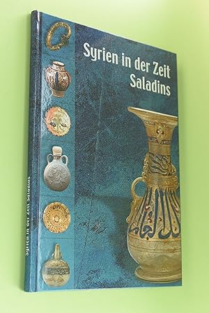 Image du vendeur pour Syrien in der Zeit Saladins : Begleitschrift zur Sonderausstellung "Saladin und die Kreuzfahrer" im Landesmuseum fr Natur und Mensch vom 05.03. - 02.07.2006. [Landes-Museum Natur und Mensch, Oldenburg. Hrsg. von Mamoun Fansa. Text: Karen Ermete ; Gudrun Gleba] / Landesmuseum fr Natur und Mensch: Schriftenreihe des Landesmuseums Natur und Mensch ; H. 42 mis en vente par Antiquariat Biebusch