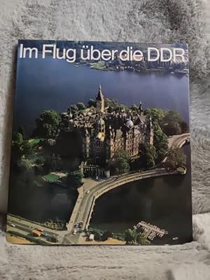 Im Flug über die DDR. Luftbildfotogr. Lothar Willmann. Text Werner Rietdorf ; Horst Baeseler
