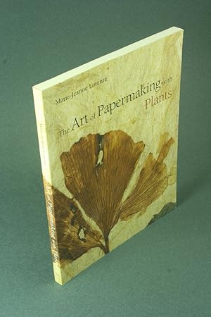 Imagen del vendedor de The art of papermaking with plants. Photographs by Vincent DeCorde ; illustrations by Sophie Beltan and Hippolyte Coste a la venta por Steven Wolfe Books